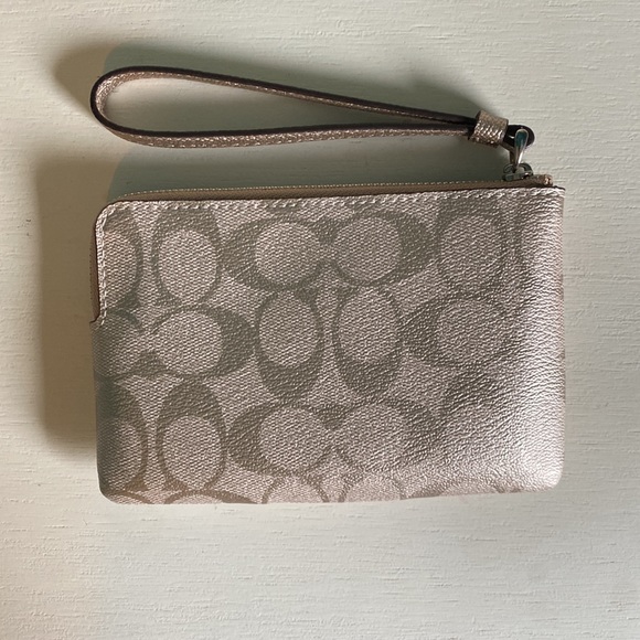 NWT Coach Wristlet - Picture 2 of 3